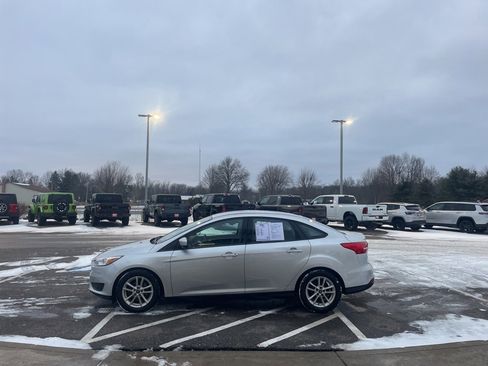 Used 2018 Ford Focus SE image 5