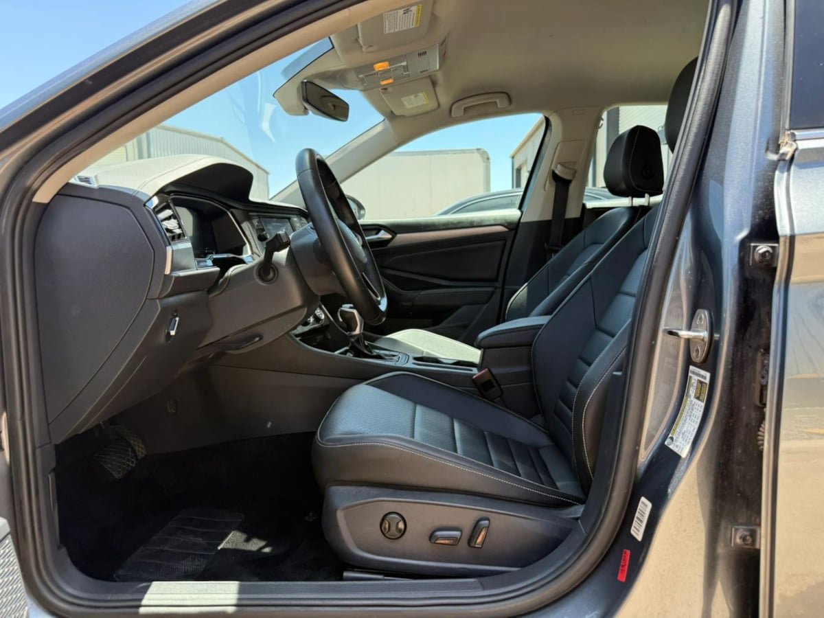 Used 2024 Volkswagen Jetta SE FWD image 27