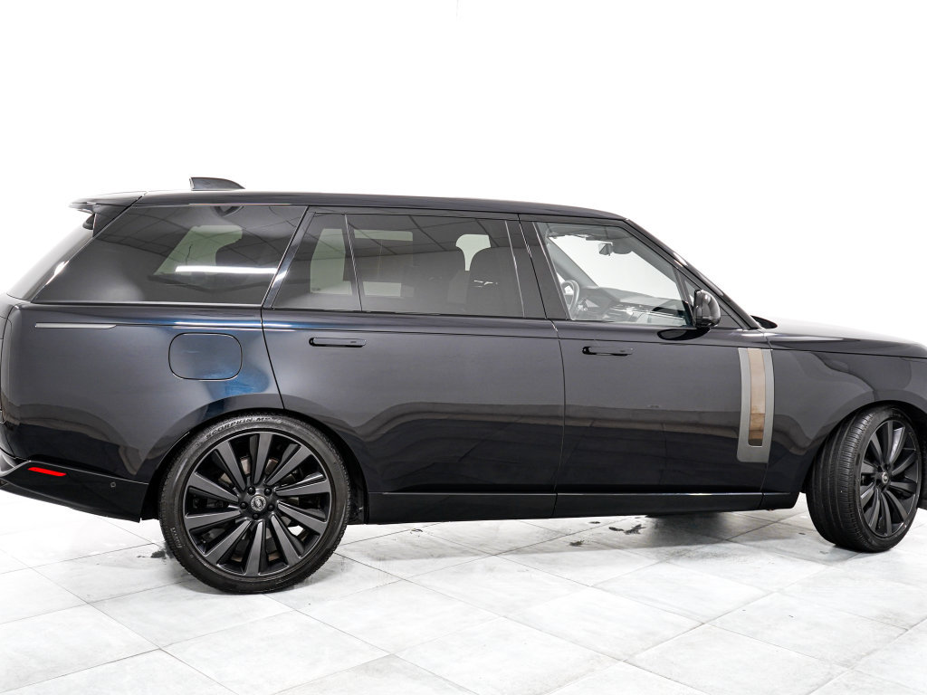 Used 2024 Land Rover Range Rover SV AWD/4WD image 7