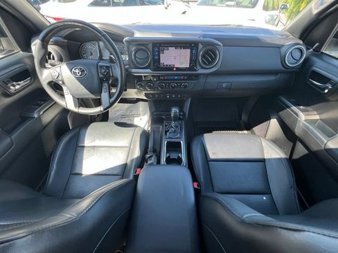 Certified 2018 Toyota Tacoma TRD Off-Road AWD/4WD image 24