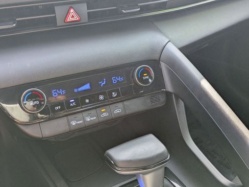 Certified 2025 Hyundai Elantra Sport image 24