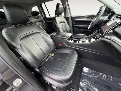 Used 2022 Jeep Grand Cherokee Limited 4xe image 19