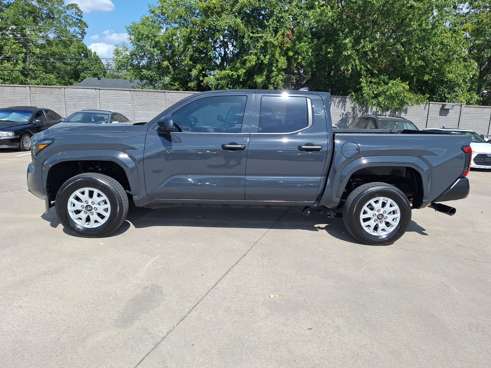 Used 2026 Toyota Tacoma SR AWD/4WD image 3