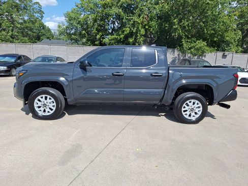Used 2026 Toyota Tacoma SR AWD/4WD image 3