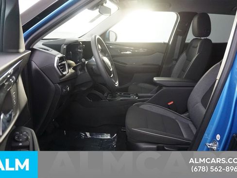 Used 2025 Chevrolet TrailBlazer LT AWD/4WD image 16
