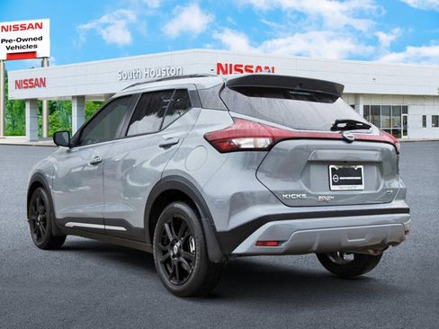 Used 2024 Nissan Kicks SR w/ SR Premium Package FWD image 3