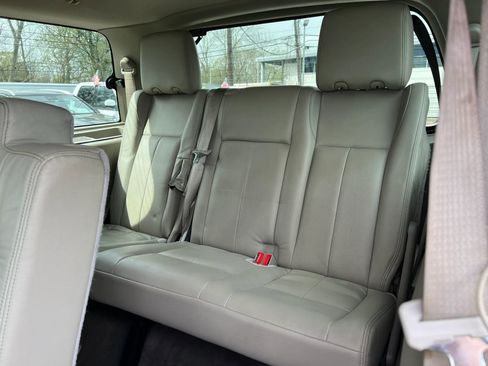 Used 2011 Ford Expedition XLT image 12