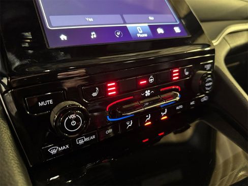 Used 2023 Jeep Grand Cherokee L Laredo image 30