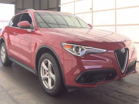 Used 2018 Alfa Romeo Stelvio image 3