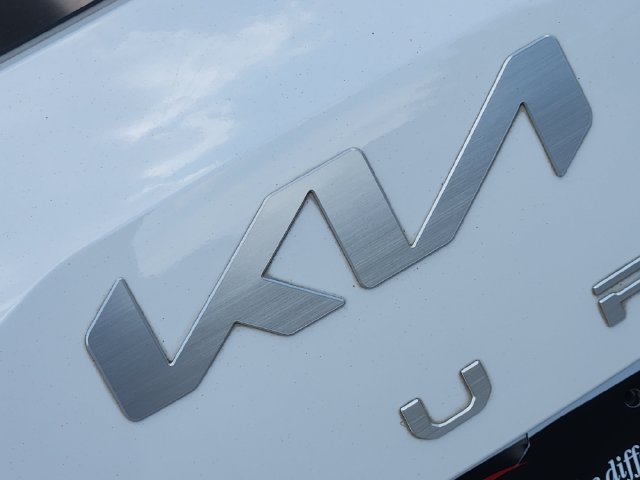 Used 2023 Kia Telluride EX w/ EX Captain's Chair Package FWD image 11