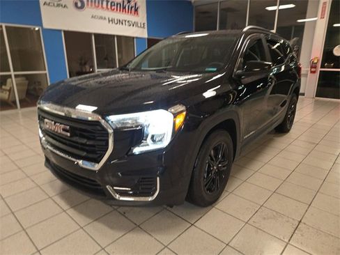 Used 2024 GMC Terrain SLE w/ Driver Convenience Package image 4