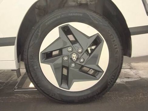 Certified 2025 Hyundai Kona SEL FWD image 12