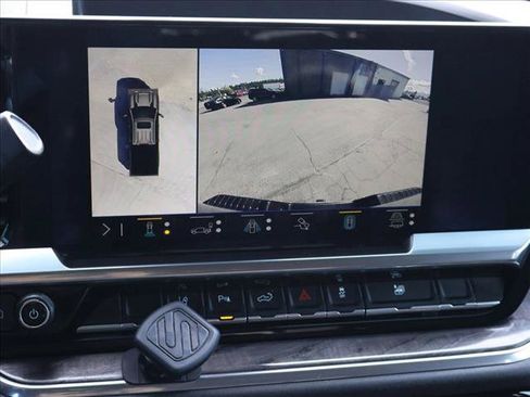 Used 2024 Chevrolet Silverado 2500 LTZ w/ LTZ Convenience Package AWD/4WD image 17