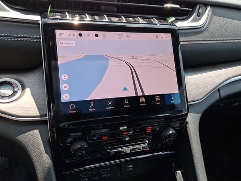 New 2025 Jeep Grand Cherokee Limited w/ Trailer Tow Package image 12