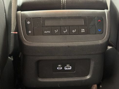 Used 2023 Nissan Pathfinder SL w/ Lighting Package (N92) FWD image 21