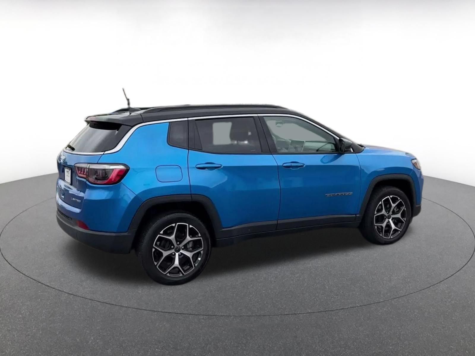 Used 2025 Jeep Compass Limited AWD/4WD image 14