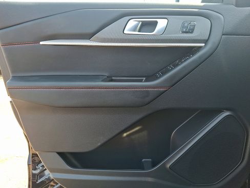 Used 2025 Ford Explorer ST image 12