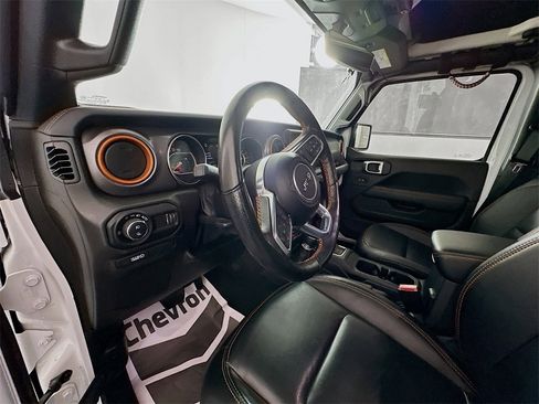 Used 2023 Jeep Gladiator Mojave w/ Cold Weather Group image 9