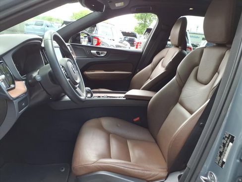 Used 2023 Volvo XC60 B5 Plus w/ Climate Package AWD/4WD image 19