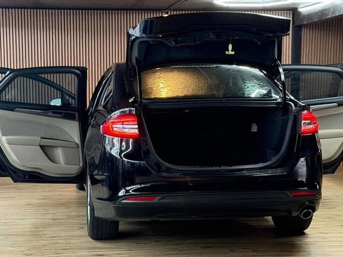 Used 2017 Ford Fusion SE image 9