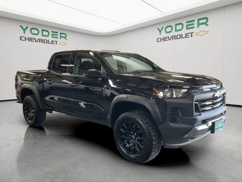 Used 2024 Chevrolet Colorado Trail Boss w/ Advanced Trailering Package AWD/4WD image 2