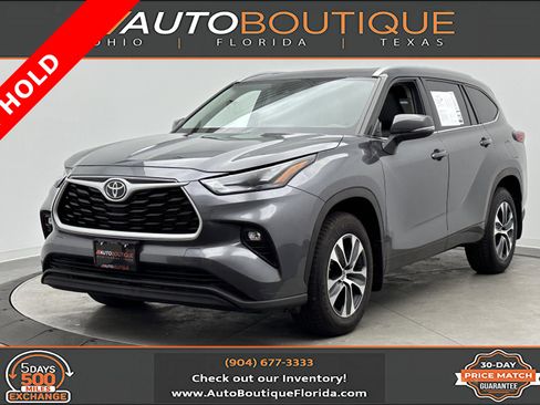 Used 2022 Toyota Highlander XLE AWD/4WD image 1