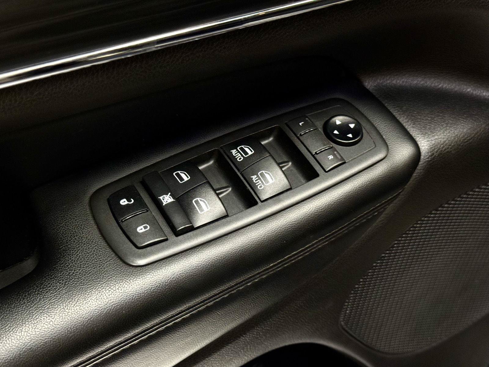 Used 2021 Jeep Grand Cherokee Limited AWD/4WD image 14