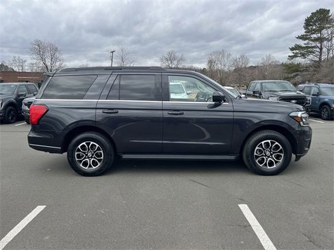 Used 2024 Ford Expedition XLT image 14