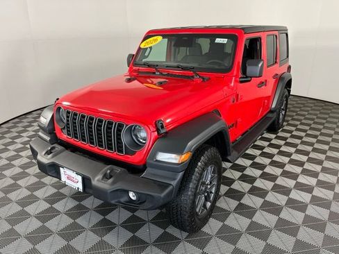Used 2026 Jeep Wrangler Unlimited Sport AWD/4WD image 3