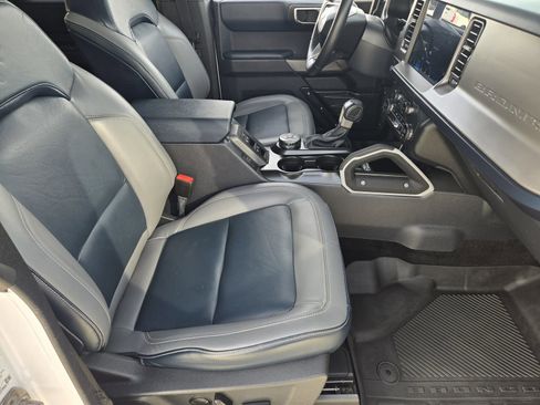 Used 2023 Ford Bronco Outer Banks w/ Sasquatch Package image 16