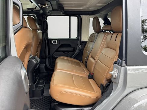 Used 2023 Jeep Wrangler Unlimited Sahara w/ Cold Weather Group AWD/4WD image 15