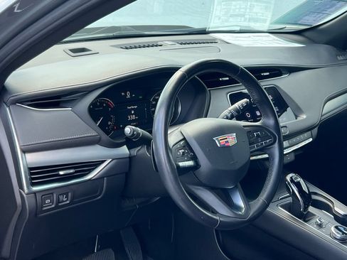 Used 2023 Cadillac XT4 Premium Luxury FWD image 5