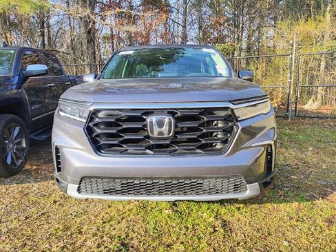 Certified 2023 Honda Pilot Touring image 2