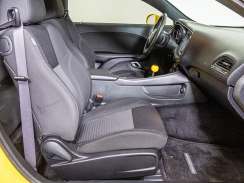 Used 2017 Dodge Challenger R/T image 39