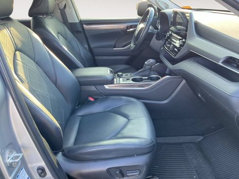 Used 2022 Toyota Highlander Platinum AWD/4WD image 15