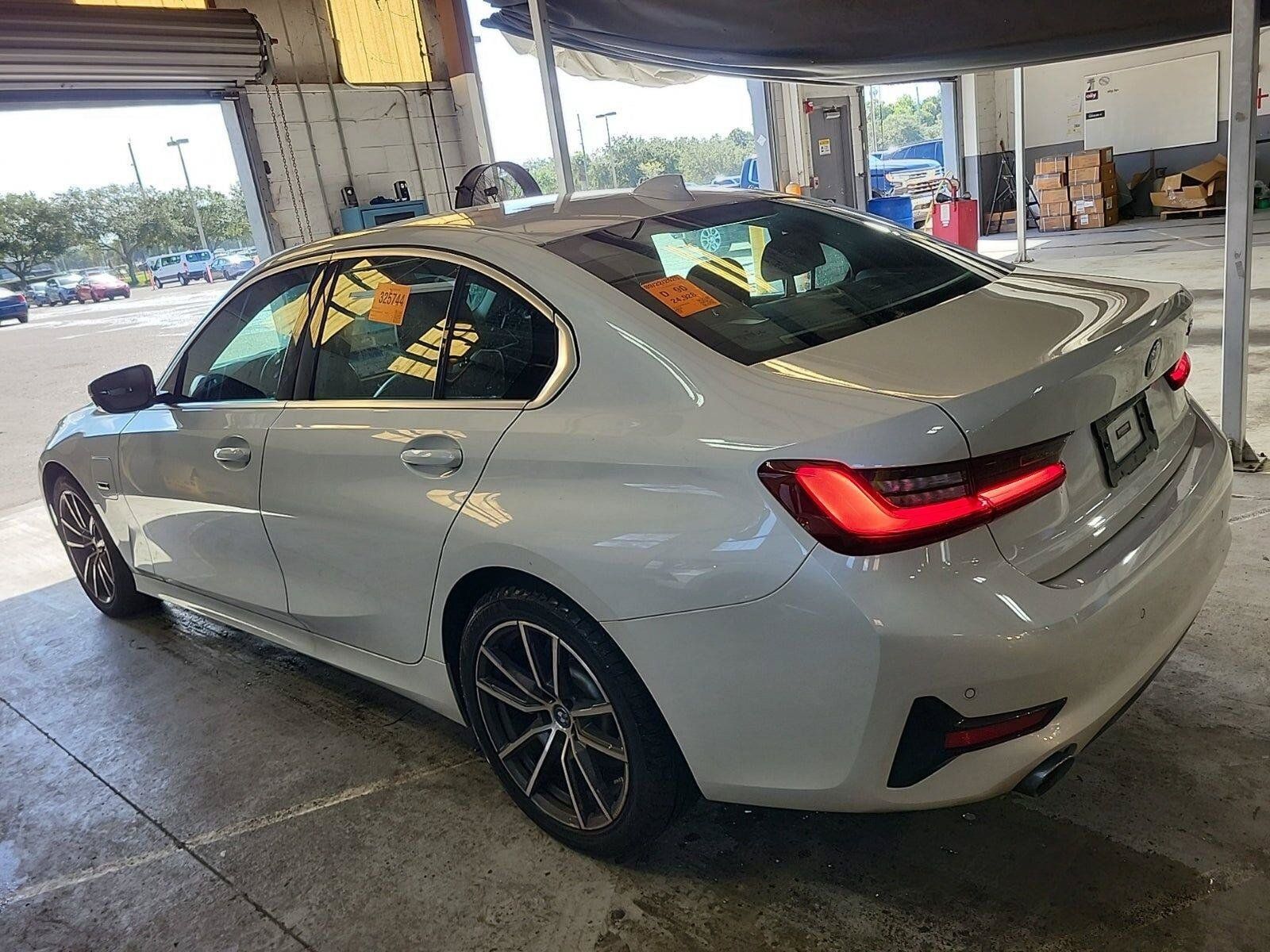 Used 2022 BMW 330e w/ Driving Assistance Package RWD image 18