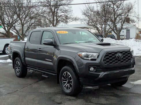 Used 2021 Toyota Tacoma TRD Sport image 3