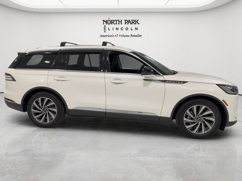 Used 2026 Lincoln Aviator 2WD image 6