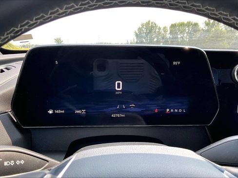 Used 2025 Chevrolet Traverse LT AWD/4WD image 13