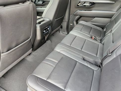 Certified 2025 Chevrolet Suburban RST w/ Comfort Package AWD/4WD image 22