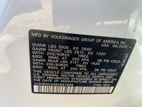Used 2025 Volkswagen Atlas SE image 7