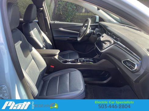 Used 2022 Chevrolet Bolt EUV LT w/ Convenience Package image 44