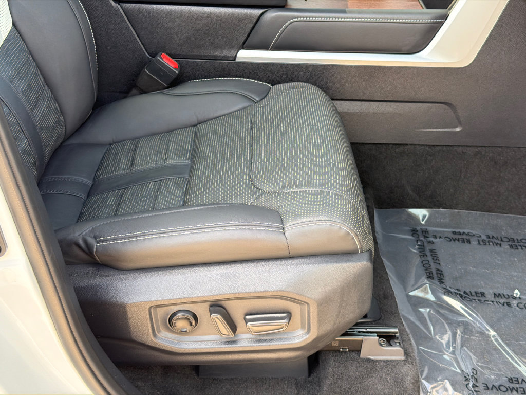 Used 2025 Toyota Sequoia Capstone AWD/4WD image 15