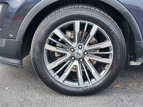 Used 2017 Ford Explorer Platinum image 9