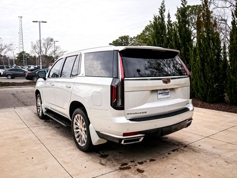 Used 2022 Cadillac Escalade Premium Luxury image 10