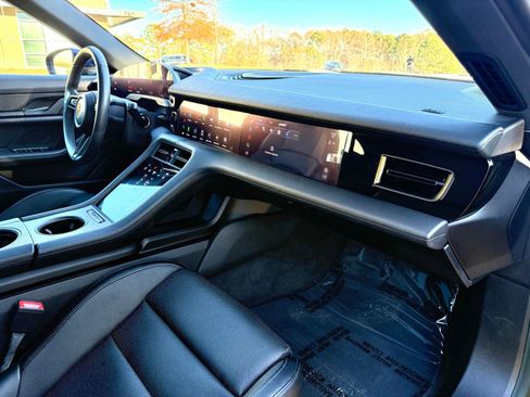 Used 2022 Porsche Taycan image 23