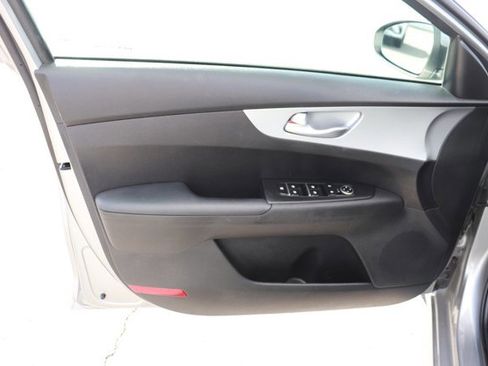 Used 2023 Kia Forte LXS image 8