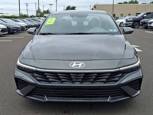 Certified 2025 Hyundai Elantra SEL FWD image 2