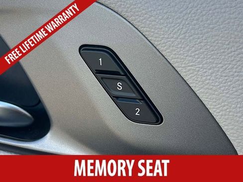 Used 2024 Chrysler Pacifica Limited FWD image 7