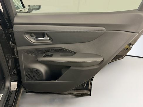 Used 2025 Nissan Ariya AWD image 31